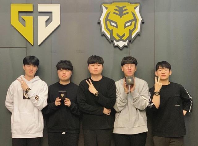 疯狂！76人、掘金有意！雄鹿也抢，开拓者旧将吸引力这么大？