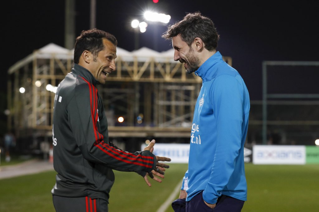 博主：客战广岛三箭申花远征军约300人，而且带着鼓（博主：申花客场挑战广岛三箭，约300名远征军随队携鼓助威）