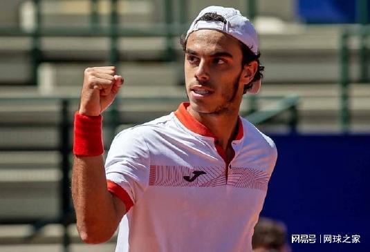 詹姆斯关键三分绝杀比赛（詹姆斯压哨三分绝杀定胜局）