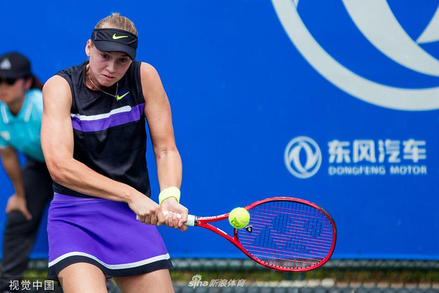 康宁汉姆29+10+8率队大胜，个人高效砍下准三双（康宁汉姆29分10板8助高效发威，领衔大胜收获准三双）